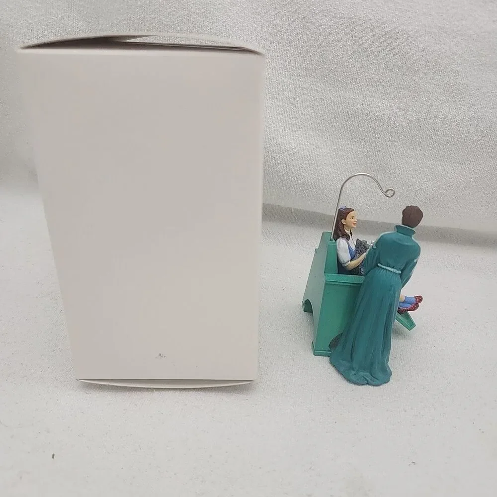 Ornament Hallmark Keepsake Wizard of Oz Emerald City Style Dorothy Toto  2008